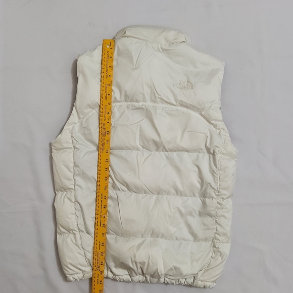 SOLD The North Face Women’s White/Grey 700 Fill Goose Down Puffer Vest - Picture 7 of 12
